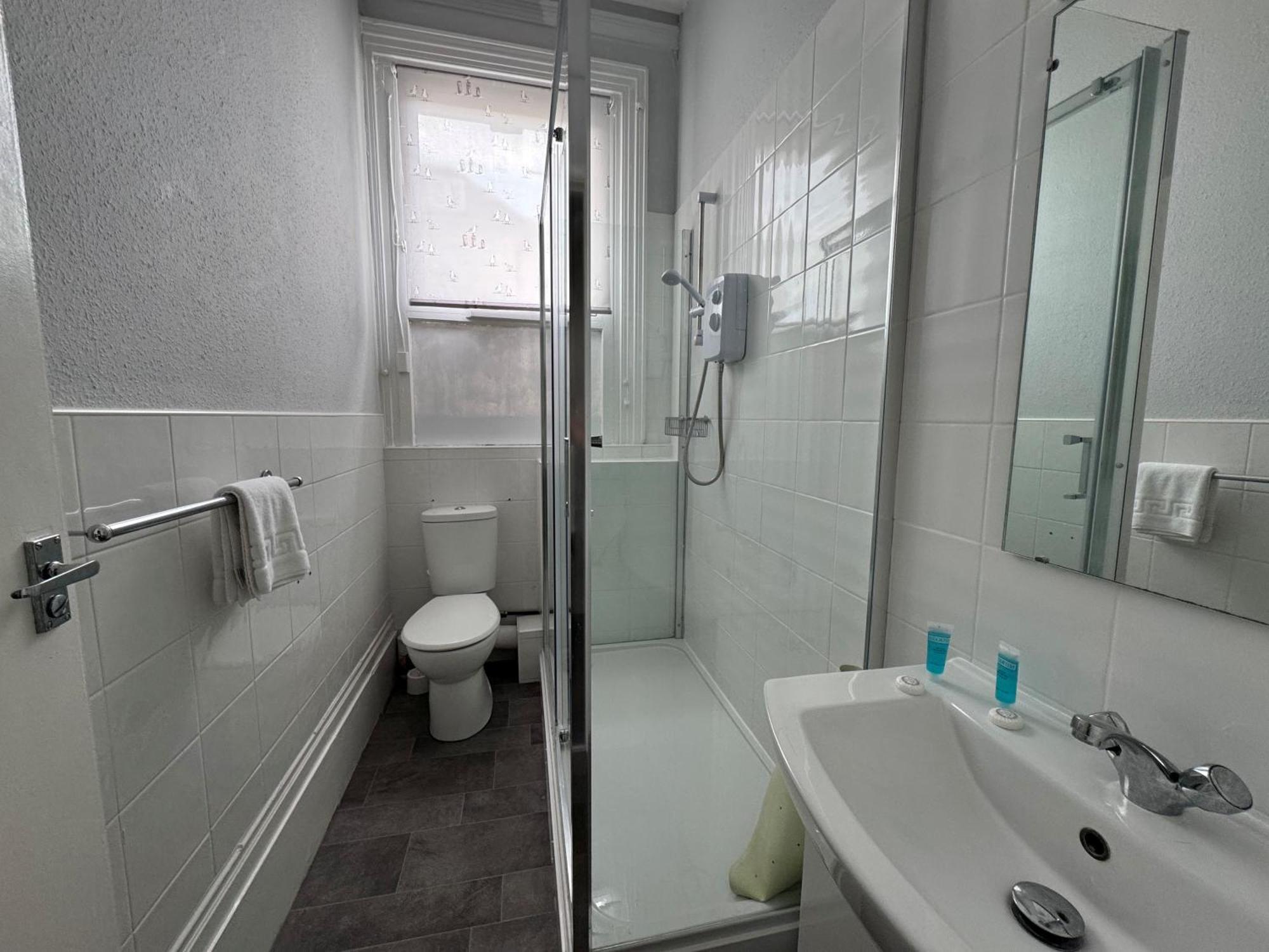 Devonshire House Holiday Flats Істборн Екстер'єр фото